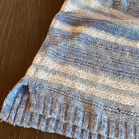 Hollister ladies knitted short sleeved shirt in size small. - Picture 7 of 7